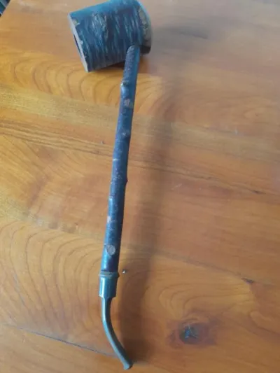 Ancienne grande pipe en bois et écorse artisanale - Collection - Saint-Satur (18300)