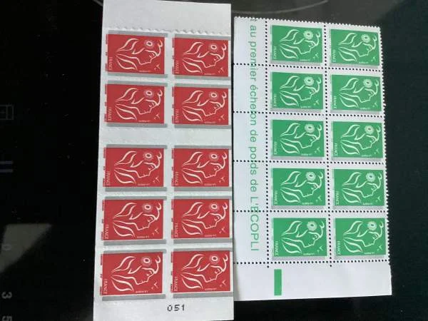 Lot de 10 timbres rouges ou verts - Collection - Reims (51100)