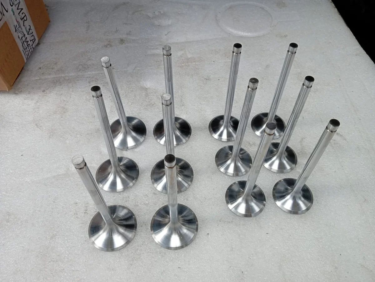 Soupapes pour moteur Maserati 3500 GT - Équipements Auto - Nice (06000)