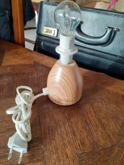 Pied de lampe de chevet en boi - Décoration - Saint-Satur (18300)