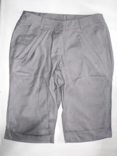 Pantacourt gris t.40 ou t.38 neuf - Vêtements Femme - Sochaux (25600)