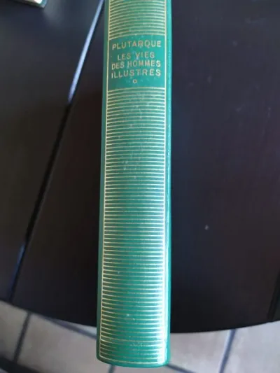 Plutarque,la vie des hommes illustres,t1, pleiade - Livres - Comblain-au-Pont (4170)