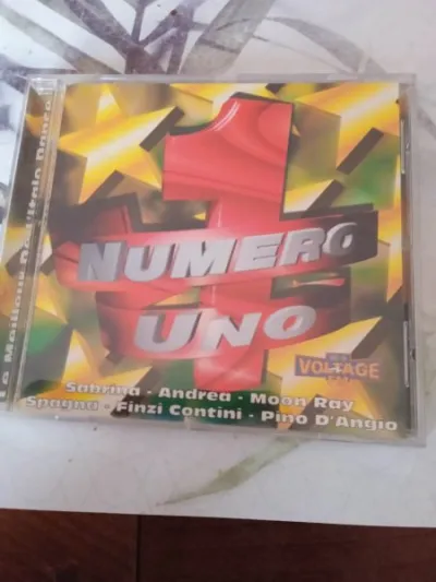 Cd " numéro uno " - CD, DVD & Vinyles - Saint-Satur (18300)