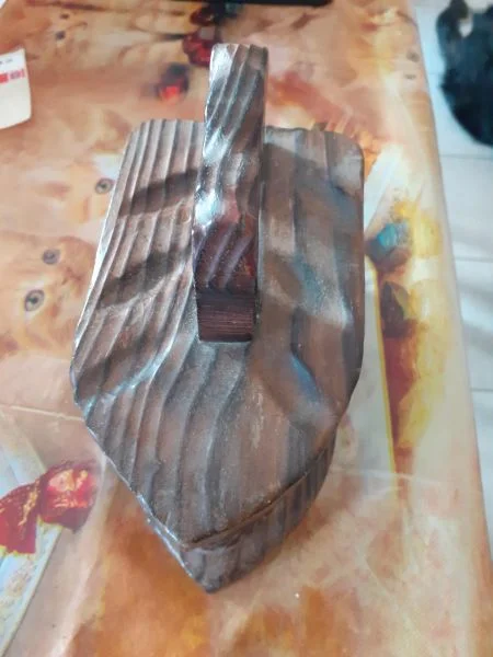 Vide poche en bois forme fer à repasser - Décoration - Saint-Satur (18300)