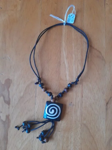 Collier tibétaine en os - Bijoux & Montres - Saint-Satur (18300)
