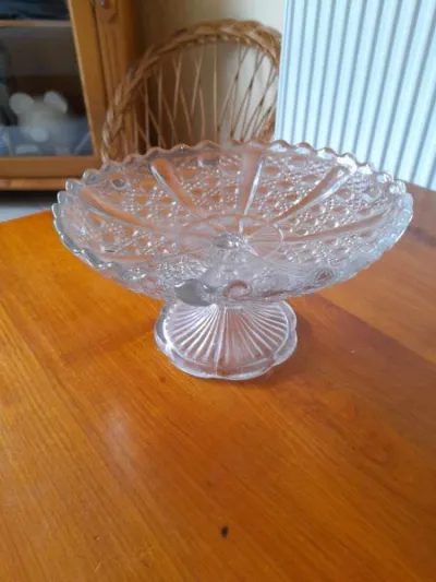 Coupe à fruit sur pied en verre ciselée et moulée - Collection - Saint-Satur (18300)