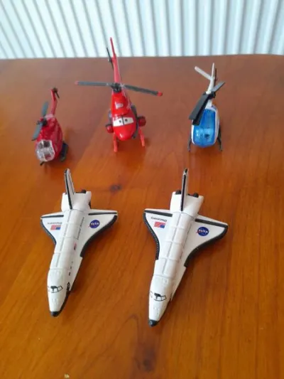 Lot 2 avions miniature et 3 hélicoptère en métal - Jeux & Jouets - Saint-Satur (18300)