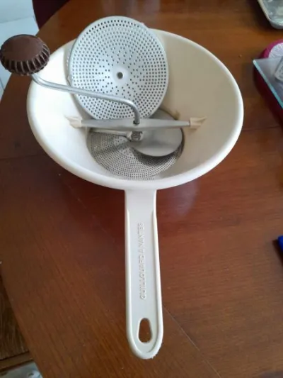 Moulin à légume plastique 22,5 cm - Collection - Saint-Satur (18300)