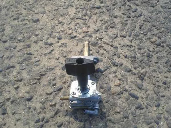 Robinet d éssence suzuki 1200 bandit 1998 - Équipements Moto - Verberie (60410)