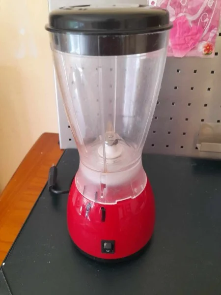 Blender 600 ml - rouge et bol en plastique - Électroménager - Saint-Satur (18300)