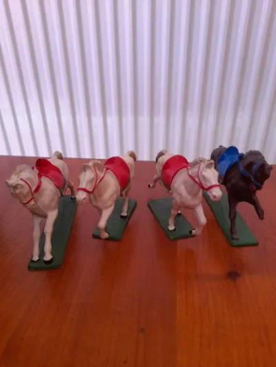 Ancien jouets - chevaux en plastiques - photo 2