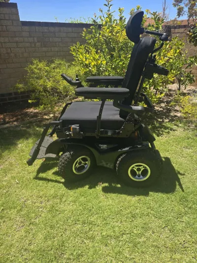 Fauteuil roulant  Magic Mobility Extrême X8 AA2 - Médical