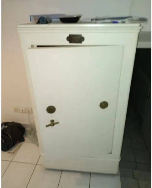 Coffre fort vintage omega 79x61 x 144 cm poids au - Décoration - Montpellier (34000)