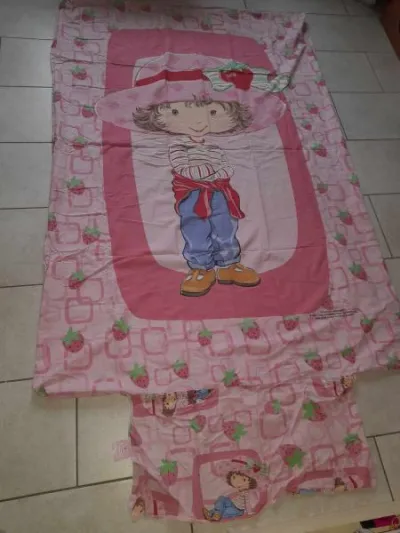 Parure housse de couette charlotte aux fraises - Meubles - Saint-Satur (18300)