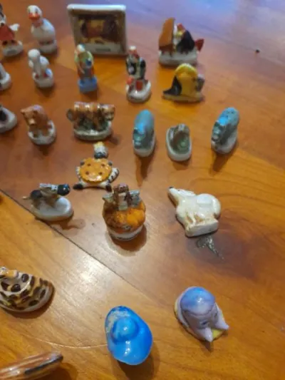 Lot 36 fèves divers marques disney , warner bros - photo 2