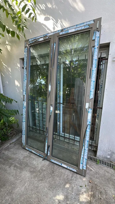 Porte fenêtre en aluminium deux vantaux - Bricolage