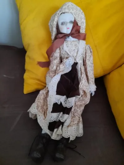 Ancienne poupée de porcelaine - photo 2