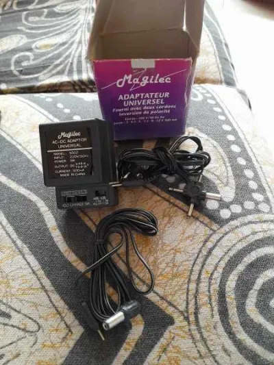 Adaptateur universel 3/12 volt - photo 4