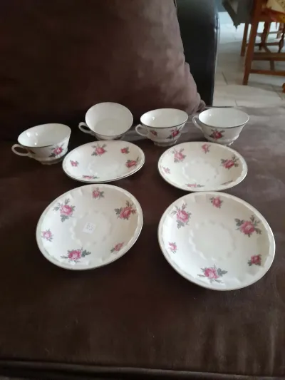 Lot 4 tasses et 4 sous tasses en porcelaine - photo 3