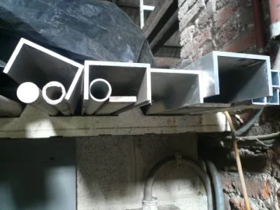 Aluminium tubes et profilés - Autres Loisirs - Pont-à-Celles (6230)