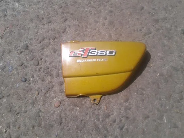 Cache latéral gauche or suzuki 380 gt 1976 - Équipements Moto - Dampleux (02600)