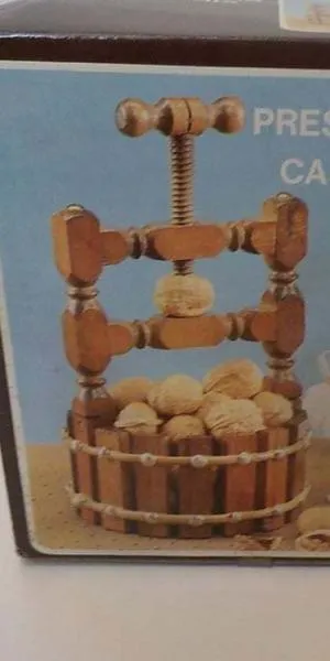 Ancien pressoir en bois - casse noix - bol à noix - Collection - Saint-Satur (18300)