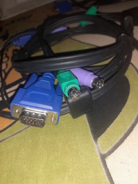 Cable 1 vga male -2 ps2 males vers 1vga male- 2 ps - Informatique - Saint-Satur (18300)