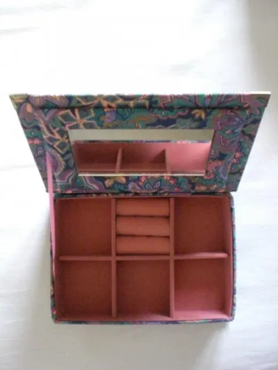 Boite a bijoux ou babyliss ou bijoux de tête neuf - Bijoux & Montres