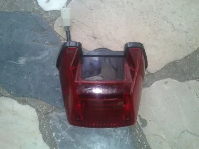 Feu arriére honda 125 xlv varadéro 2006 - Équipements Moto - Nancy (54000)