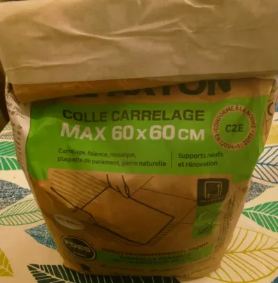 Lot Colle et joint carrelage Reste de chantier - Bricolage - Strasbourg (67200)