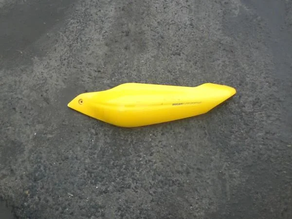 Cache latéral gauche ducati 900 ss 1998 - Équipements Moto - Verberie (60410)