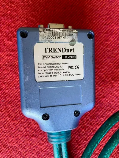 KVM pour relier deux ordinateurs sur un écran - photo 2