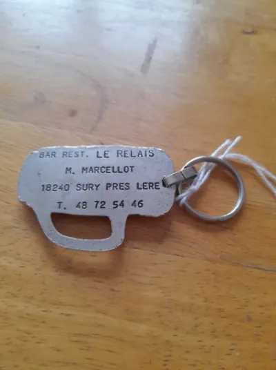 Ancien porte clé métal chope de bière - photo 2