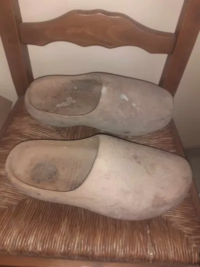 Ancienne paire de sabot en bois - photo 3