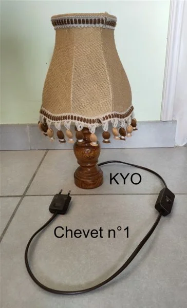 Lampe chevet conique bois à poser abat-jour marron - Décoration - Foncine-le-Haut (39460)