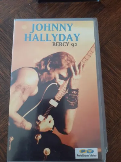 Cassette vhs " johnny hallyday" - CD, DVD & Vinyles - Saint-Satur (18300)