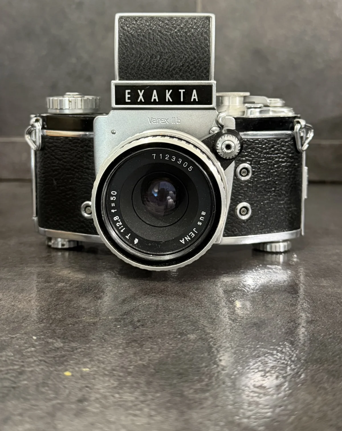 Appareil photo reflex argentique Exakta Varex IIb - Collection - Grenoble (38100)