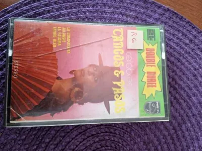 Cassettes audio "célébre tangos et pasos" - CD, DVD & Vinyles - Saint-Satur (18300)