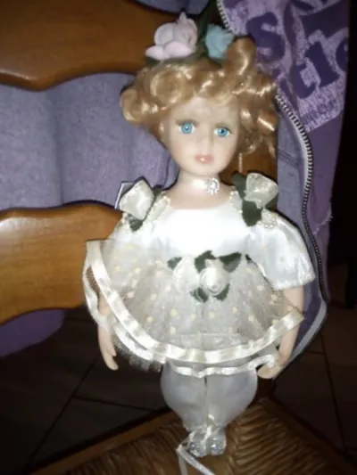Poupée de porcelaine n°7 - Collection - Saint-Satur (18300)