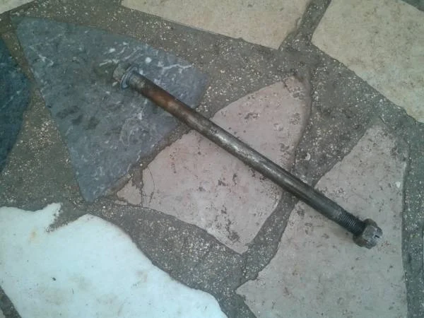 Axe de roue arriére yamaha 50 tzr xpower 2004 port - Équipements Moto - Nancy (54000)