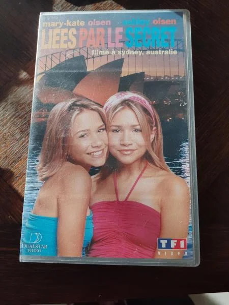 Cassette vhs " liées par le secret" - CD, DVD & Vinyles - Saint-Satur (18300)