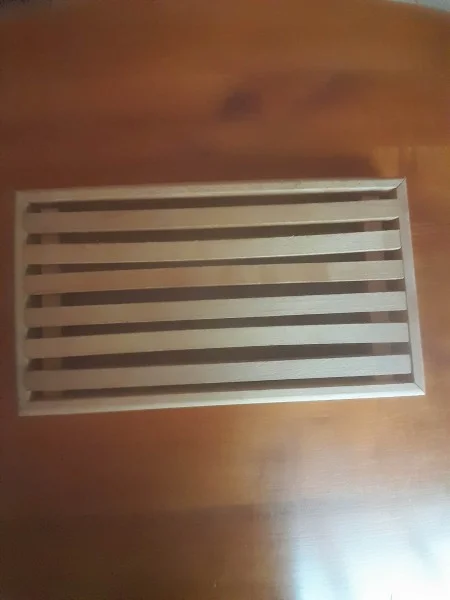 Planche à découper a pain avec réservoir de miette - Collection - Saint-Satur (18300)