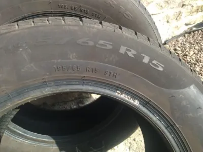 Vends 2 pneus pirelli cinturo en 195/65/15 été - photo 2