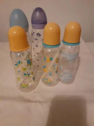 Lot 5 biberons en plastiques - Puériculture - Saint-Satur (18300)