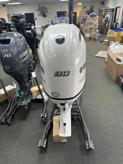 Moteur hors-bord Yamaha F90LB2 ES Blanc Perle 2025 - photo 2