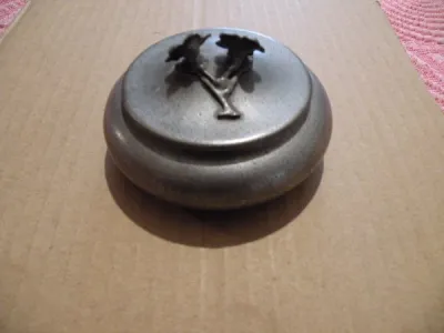 Bonbonnière ou boîte à bijoux en étain - photo 2