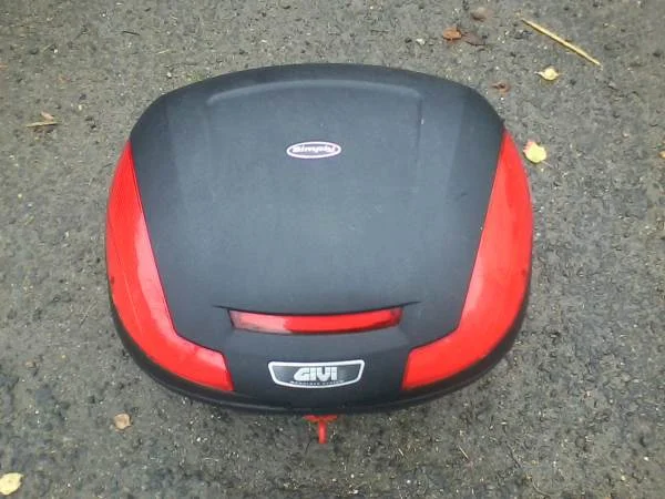 Top case givy simply 2017 - Équipements Moto - Verberie (60410)