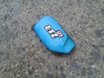 Cache latéral gauche mz 125 etz 1994 - photo 3