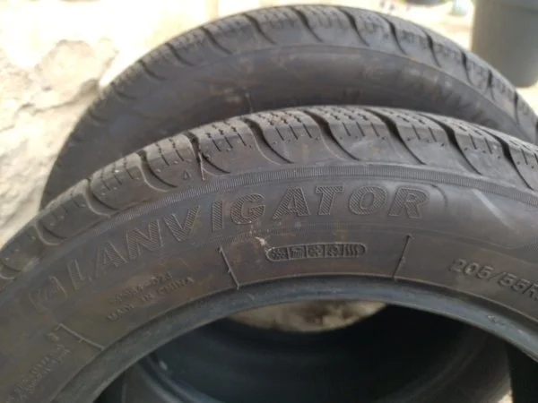 Vends 2 pneus marque lanvigator 205/55/r16 - Équipements Auto - Fontenois-lès-Montbozon (70230)