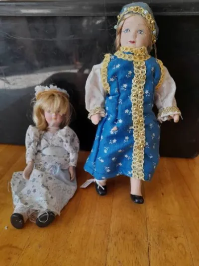2 petites poupées de porcelaine - Collection - Saint-Satur (18300)